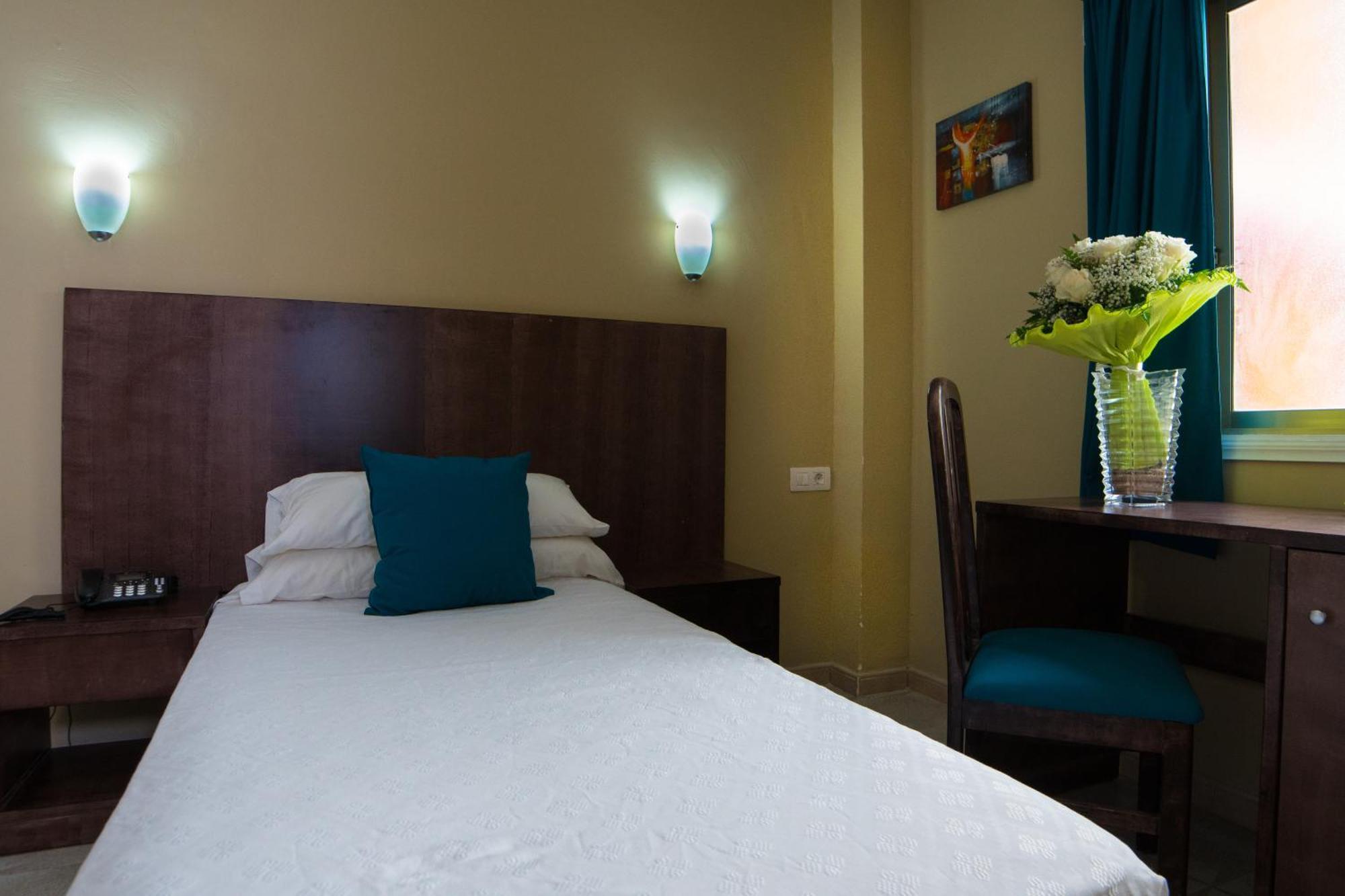 Hotel Aeropuerto Sur Сан-Исидро Экстерьер фото