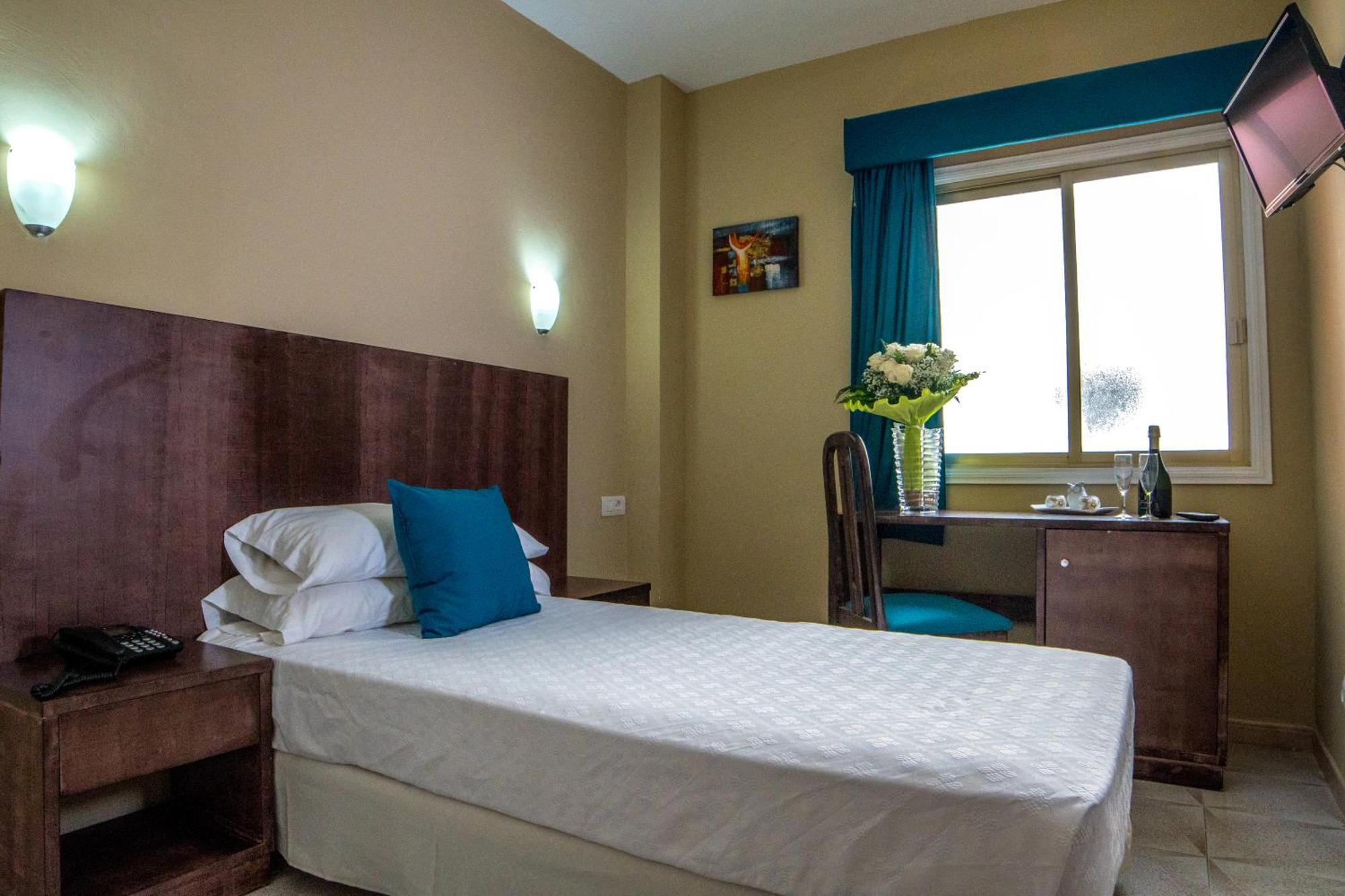 Hotel Aeropuerto Sur Сан-Исидро Экстерьер фото